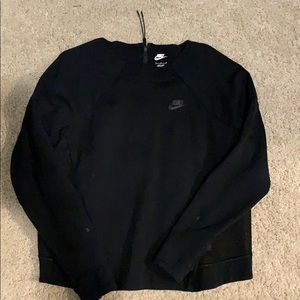 Nike pullover -barely worn.